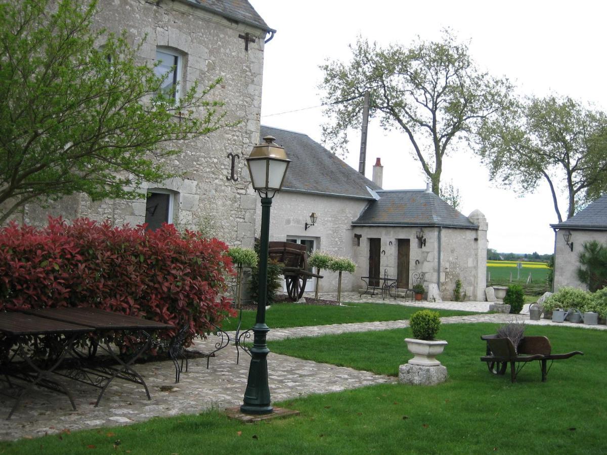 Отель La Ferme Des 3 Maillets Avaray Экстерьер фото