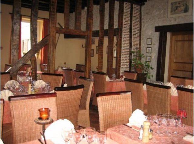 Отель La Ferme Des 3 Maillets Avaray Экстерьер фото