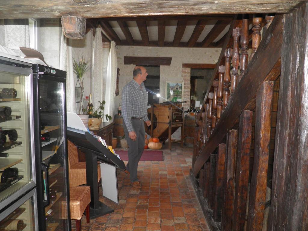 Отель La Ferme Des 3 Maillets Avaray Экстерьер фото